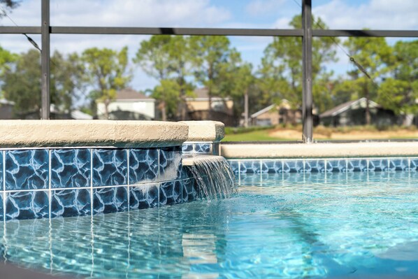 Alberca al aire libre y alberca climatizada