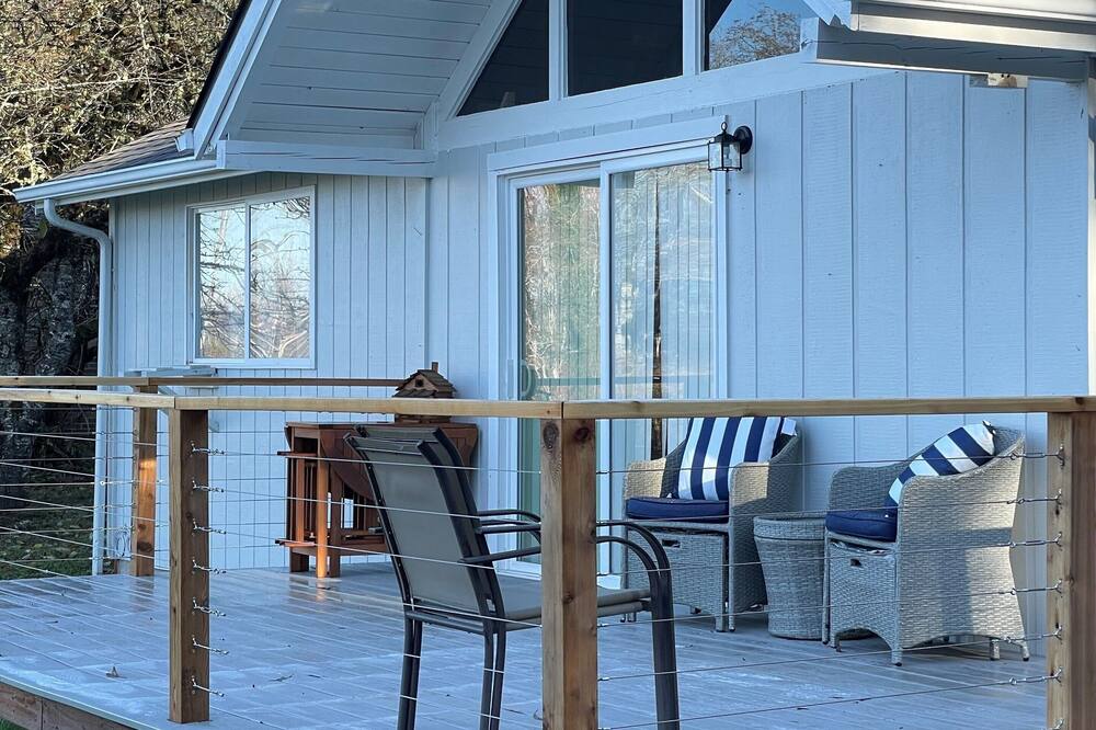 Hunter's Cozy River Bend Cabin on Skokomish River, 1bd\/1ba