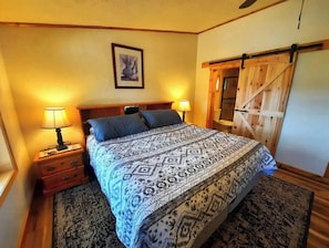 3 bedrooms, desk, travel cot, free WiFi