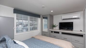 2 bedrooms, iron/ironing board, travel cot, free WiFi