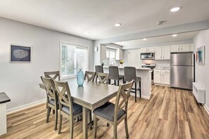 Dining - Sheboygan Getaway w/ Yard: 1 Mi to Lake Michigan (Sheboygan)