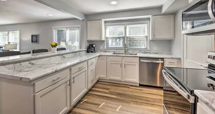 Sheboygan Getaway w/ Yard: 1 Mi to Lake Michigan