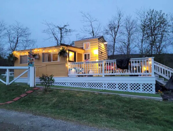 Exterior - A ZOO for you. Whole house rental at Petting Zoo. (Laurel Springs)