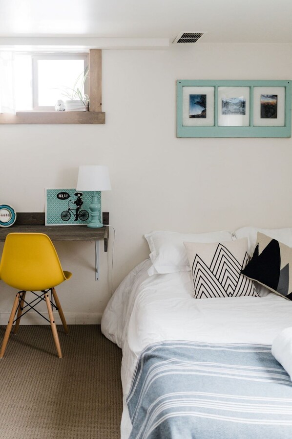 2 chambres, bureau, fer et planche à repasser, accès au Wi-Fi (inclus)