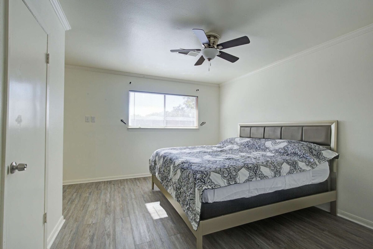 Photo 24 of Good Vibes 4 Bedroom with a Pool. Central Location