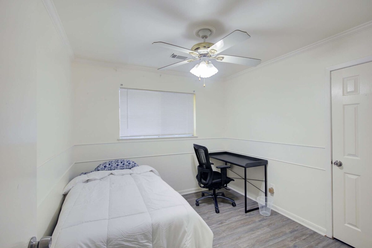 Photo 34 of Good Vibes 4 Bedroom with a Pool. Central Location