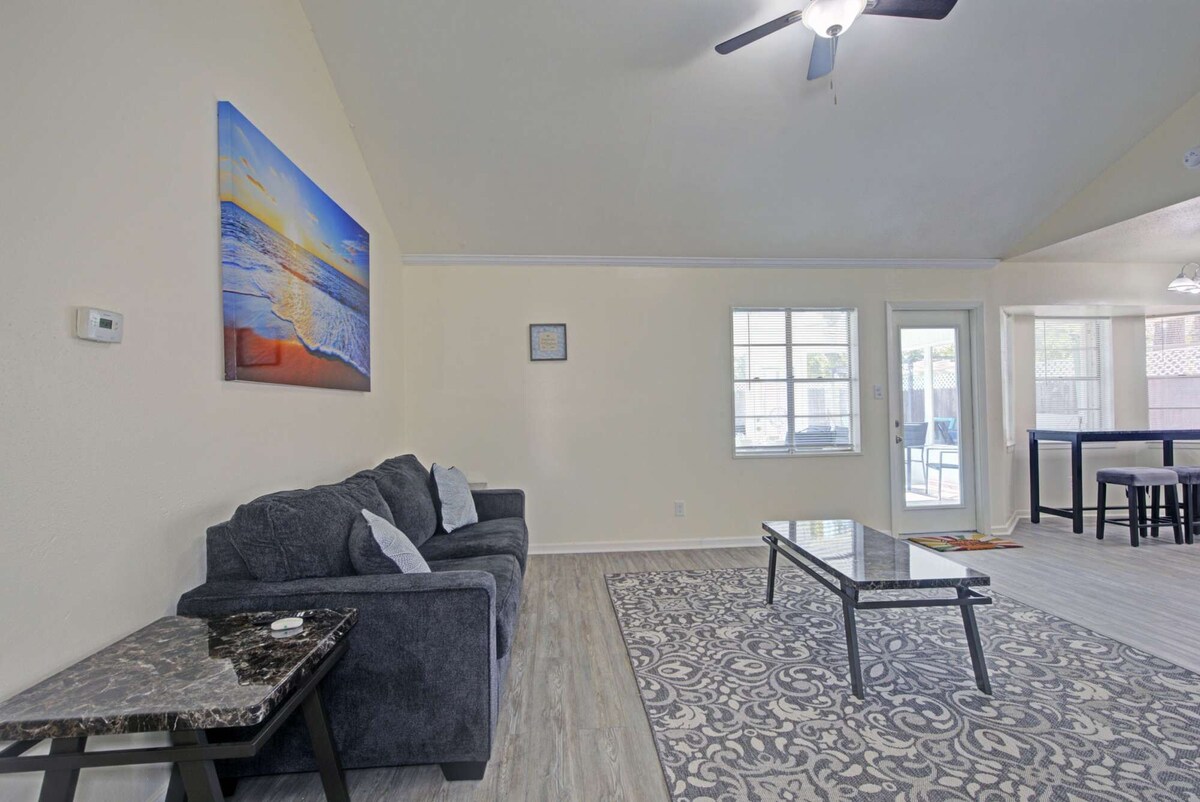 Photo 5 of Good Vibes 4 Bedroom with a Pool. Central Location
