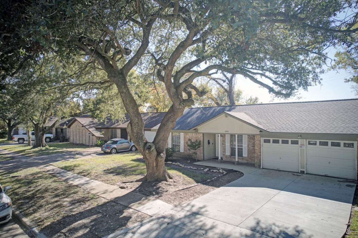 Photo 38 of Good Vibes 4 Bedroom with a Pool. Central Location