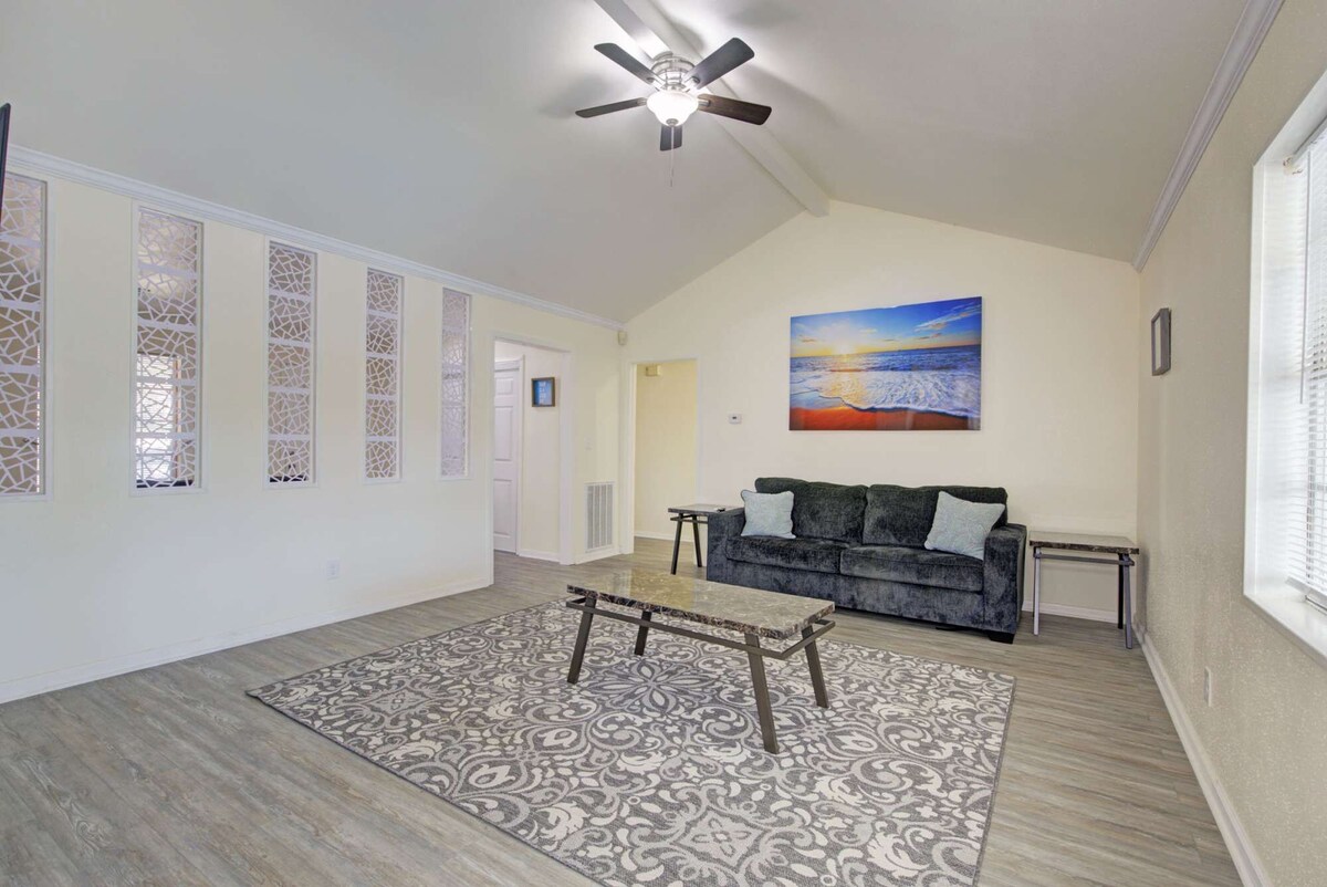 Photo 7 of Good Vibes 4 Bedroom with a Pool. Central Location