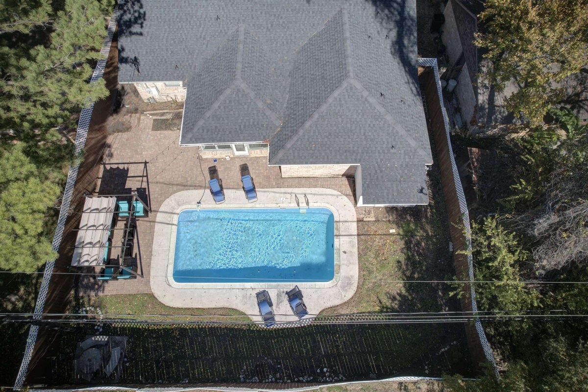Photo 18 of Good Vibes 4 Bedroom with a Pool. Central Location