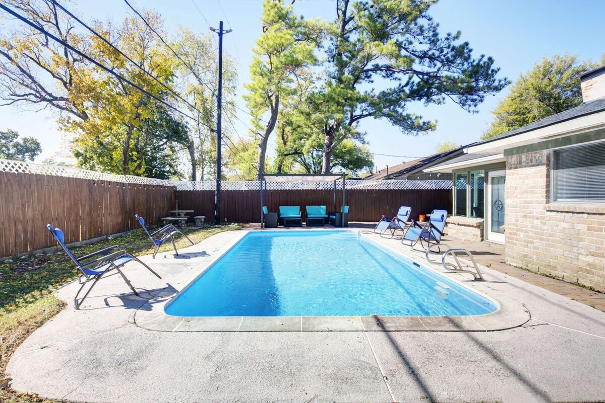 Photo 23 of Good Vibes 4 Bedroom with a Pool. Central Location