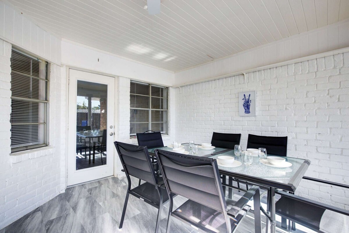 Photo 16 of Good Vibes 4 Bedroom with a Pool. Central Location