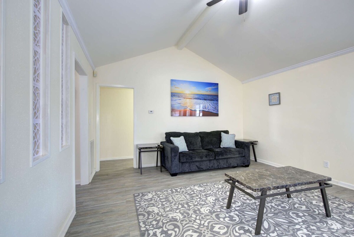 Photo 6 of Good Vibes 4 Bedroom with a Pool. Central Location