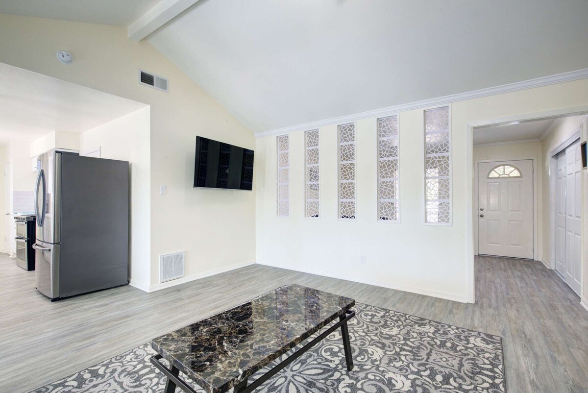 Photo 8 of Good Vibes 4 Bedroom with a Pool. Central Location