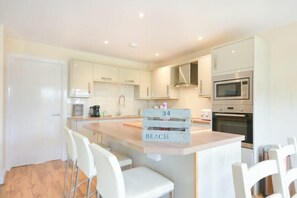 Fridge, dishwasher, cookware/dishes/utensils - Beach Walk (Chathill)