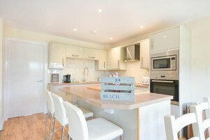 Fridge, dishwasher, cookware/dishes/utensils