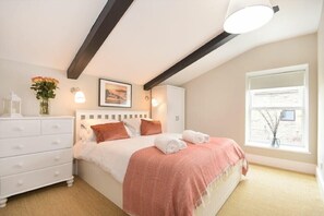 3 makuuhuonetta, yksilöllisesti sisustettu, yksilöllisesti kalustettu