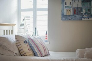 3 makuuhuonetta, yksilöllisesti sisustettu, yksilöllisesti kalustettu