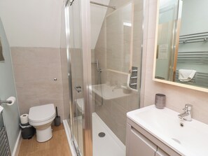 Cottage | Bathroom
