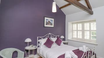 2 phòng ngủ, trang trí khác biệt