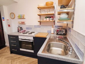 Cottage | Private kitchen | Fridge, cookware/dishes/utensils - Old Bakery No2 (Seahouses)