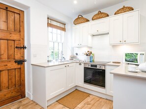 Cottage | Private kitchen | Fridge, cookware/dishes/utensils - Elliot Cottage (Bamburgh)