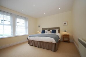 3 bedrooms, individually decorated, individually furnished - Coastal Haven (Seahouses)