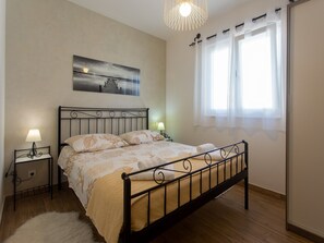 2 chambres, fer et planche à repasser, Wi-Fi, draps fournis