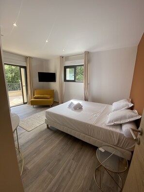 4 bedrooms, WiFi, bed sheets