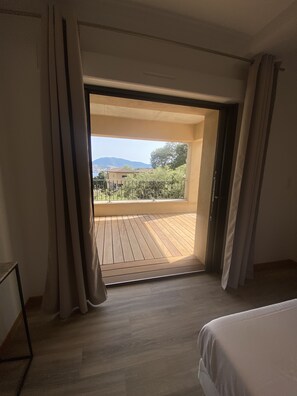 4 bedrooms, WiFi, bed sheets
