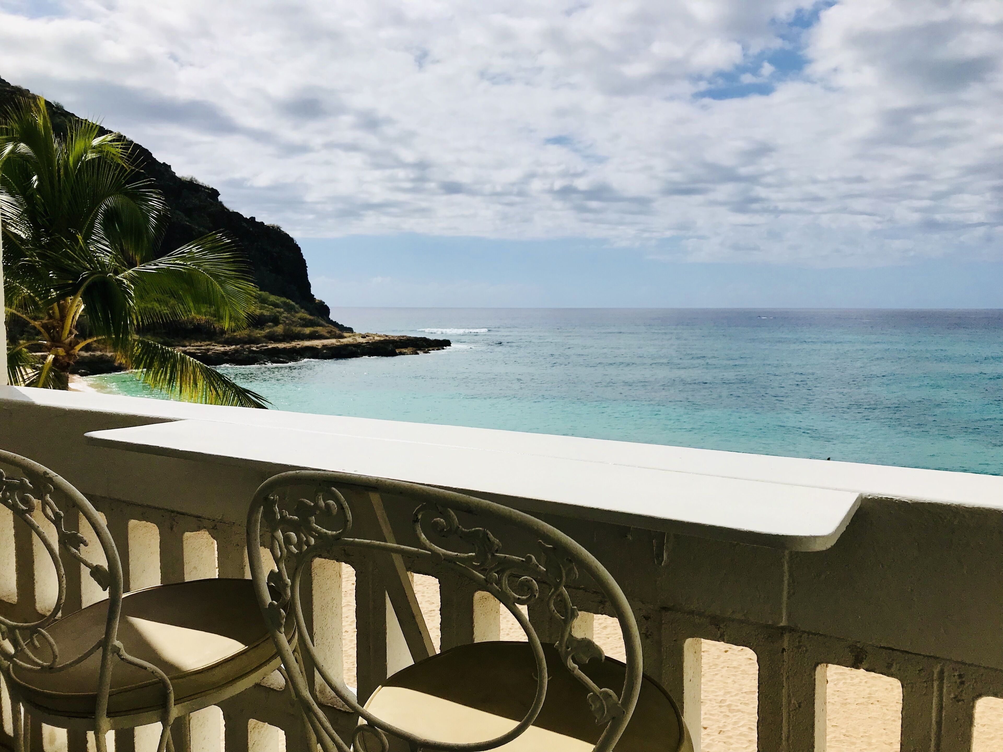 Beachfront Makaha Condo w/ Breathtaking Ocean Views, Remodeled
