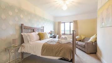 2 phòng ngủ, trang trí khác biệt