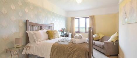 2 bedrooms, individually decorated, individually furnished, free WiFi