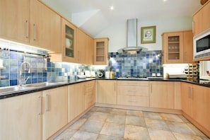 Fridge, dishwasher, cookware/dishes/utensils