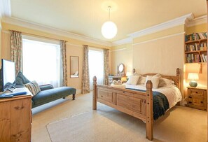 4 bedrooms, individually decorated, individually furnished, free WiFi - The Burgage House (Morpeth)