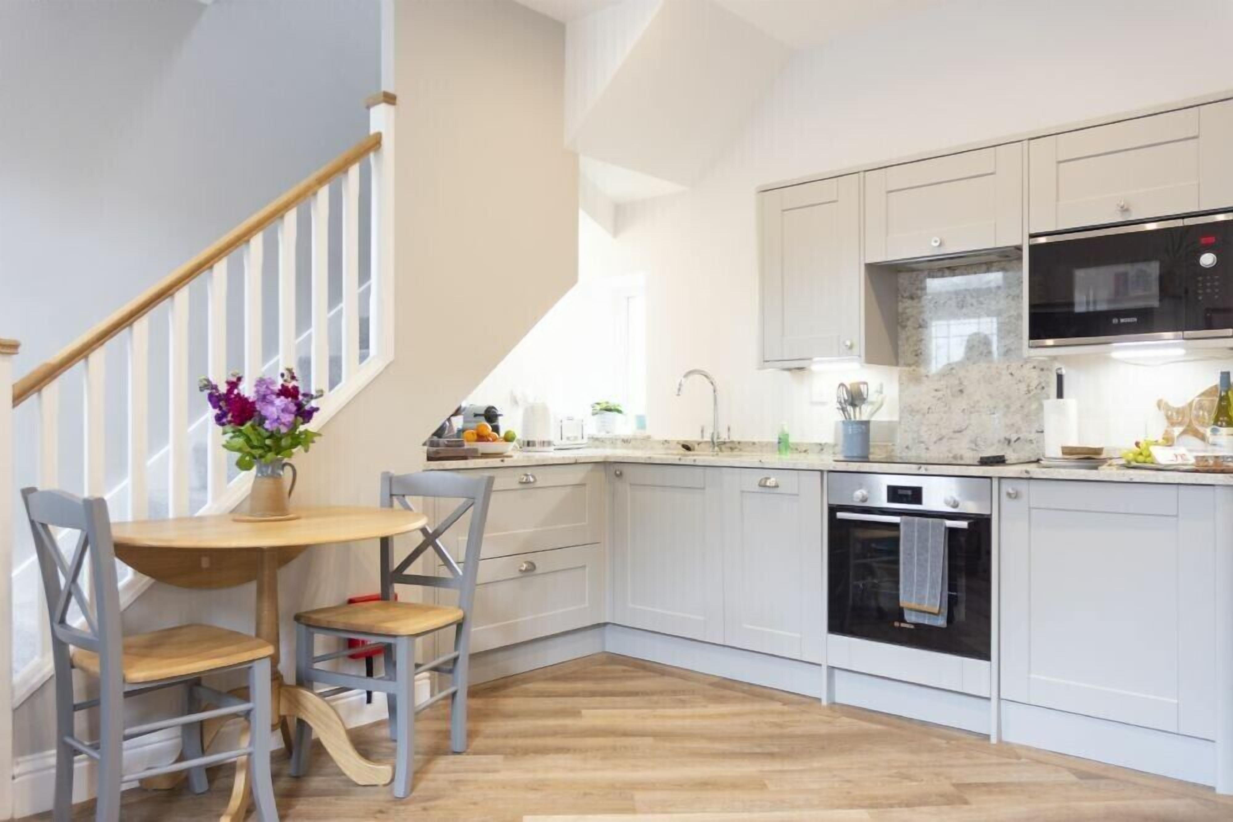 Fridge, dishwasher, cookware/dishes/utensils