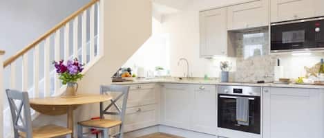 Fridge, dishwasher, cookware/dishes/utensils