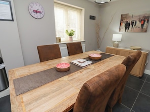 Cottage | Dining - Assisi Apartment (Alnwick)