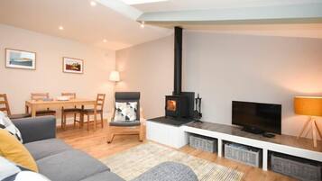 2 bedrooms, individually decorated, individually furnished, free WiFi