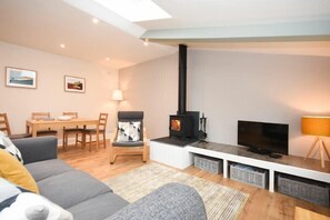 2 bedrooms, individually decorated, individually furnished, free WiFi - Herringbone Cottage (Seahouses)