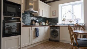 Fridge, dishwasher, cookware/dishes/utensils