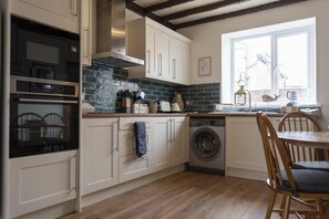 ثلاجة، غسالة أطباق، مستلزمات طهي/أطباق/أوعية