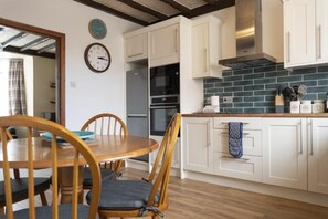 Fridge, dishwasher, cookware/dishes/utensils