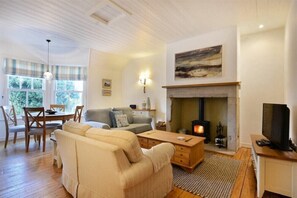 Interior - Periwinkle (Bamburgh)