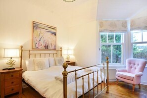 2 bedrooms, individually decorated, individually furnished, free WiFi - Periwinkle (Bamburgh)