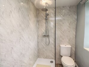 Cottage | Bathroom - No2 Budle Bay Cottage (Bamburgh)