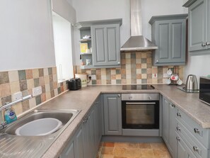 Ferienhaus | Eigene Küche | Kühlschrank, Kochgeschirr/Geschirr/Besteck