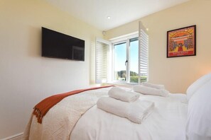 3 Schlafzimmer, individuell dekoriert, individuell eingerichtet