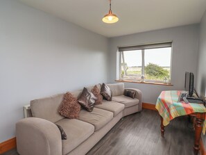 Cottage | Living area