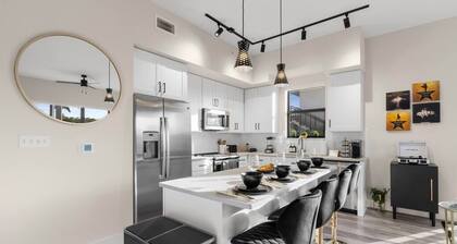 Luxurious Brand-New 2 Bedroom